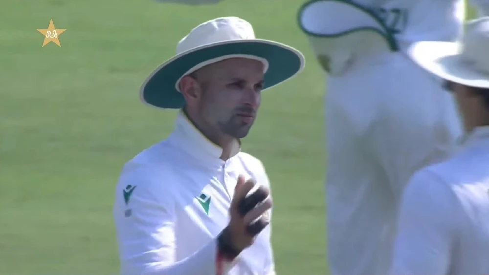 Maharaj bags 7 as South Africa bowl out Pakistan for 333 in second Test